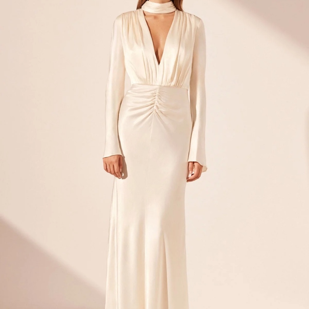Stunning Shona Joy La Lune plunged long sleeve maxi dress-cream